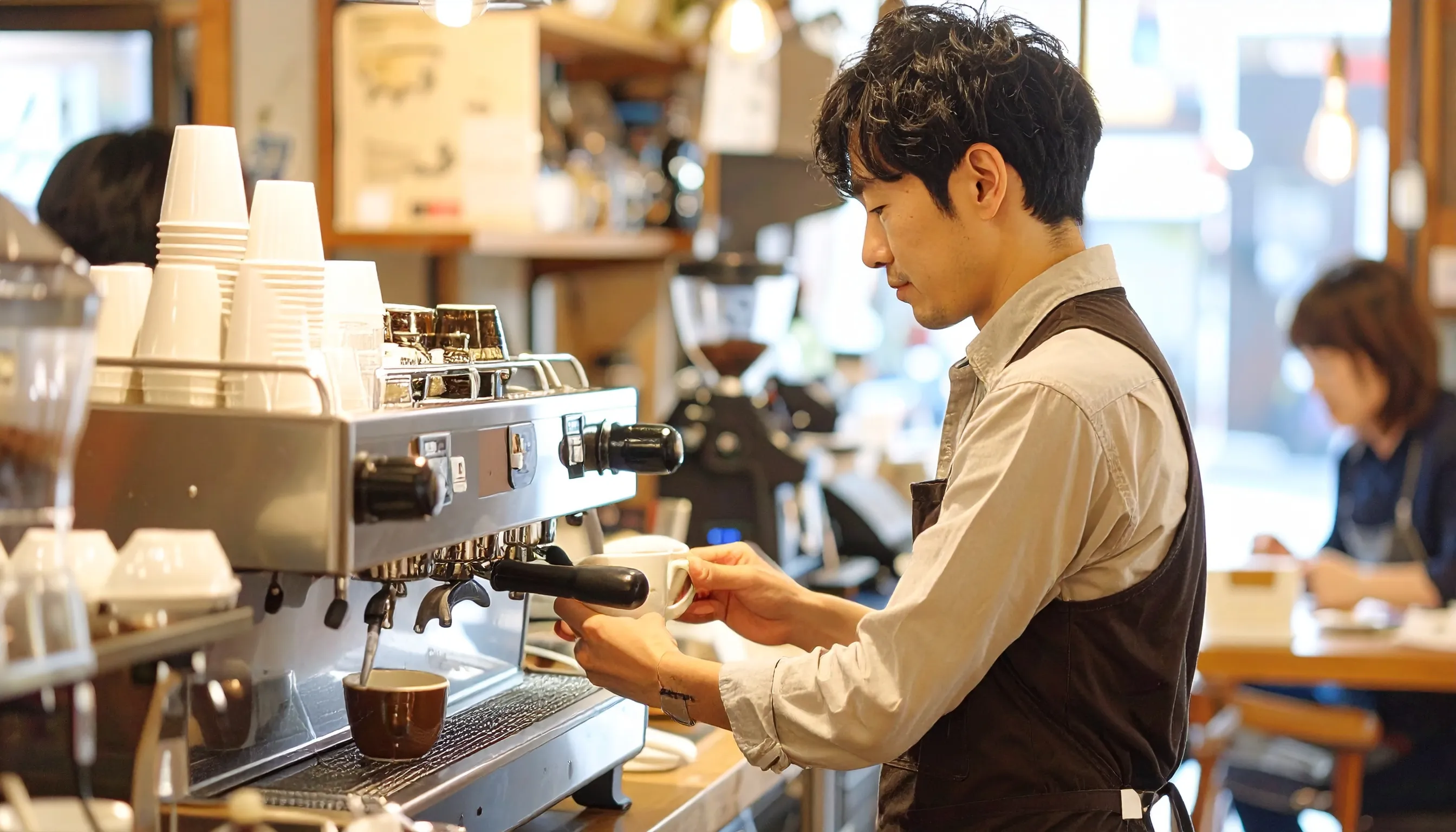 東京都内の小規模飲食店が日本政策金融公庫と制度融資を併用して資金繰りを安定化させた事例解説